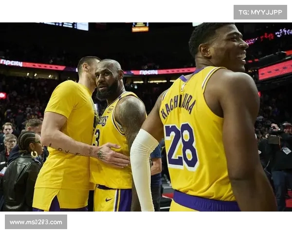 NBA超级巨星：探寻勒布朗詹姆斯与库里背后的成长历程与竞技传奇